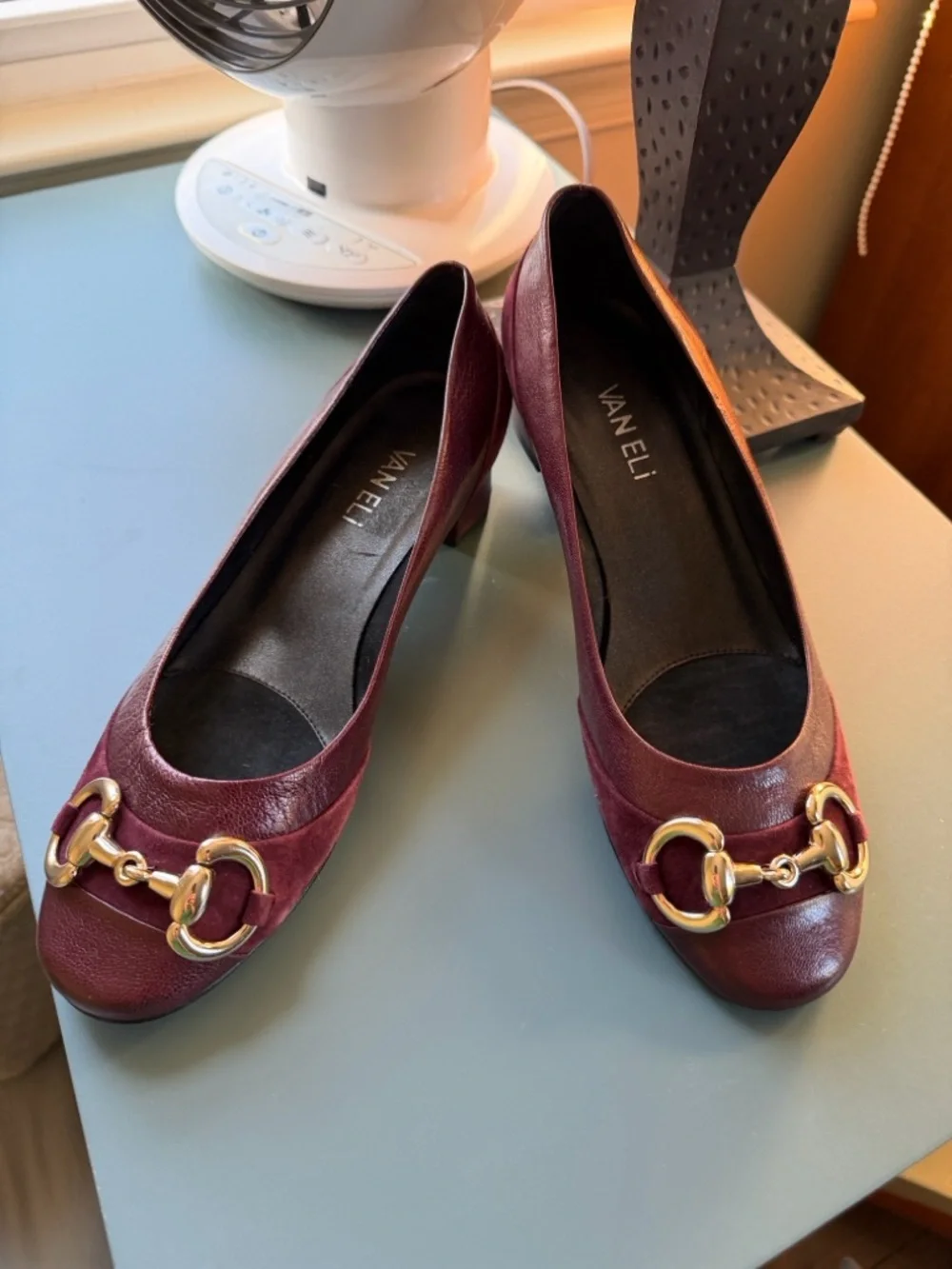 Van Eli Burgundy Leather Mid-Heel Pumps with Gold Chain Accent size 7W - Picture 2 of 9